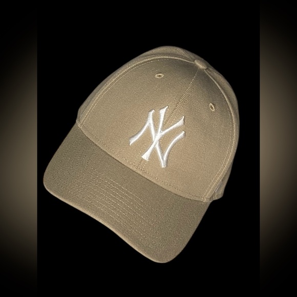 New York Yankees Hat Strapback Cap Mens Beige 47 MLB Baseball Casual Adult - Picture 1 of 8